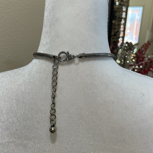 Beautiful sparkly necklace - Picture 5 of 8